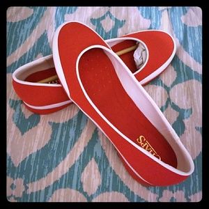 Cute and comfortable red and white flats...